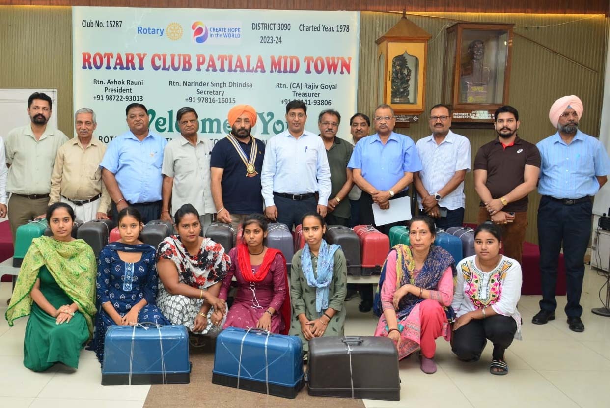 Important contribution of social service organizations in public service: DC Shaukat Ahmed Pare